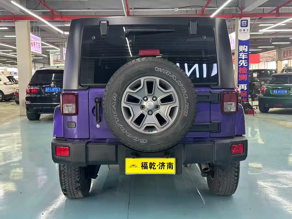 Jeep Wrangler — фото 6