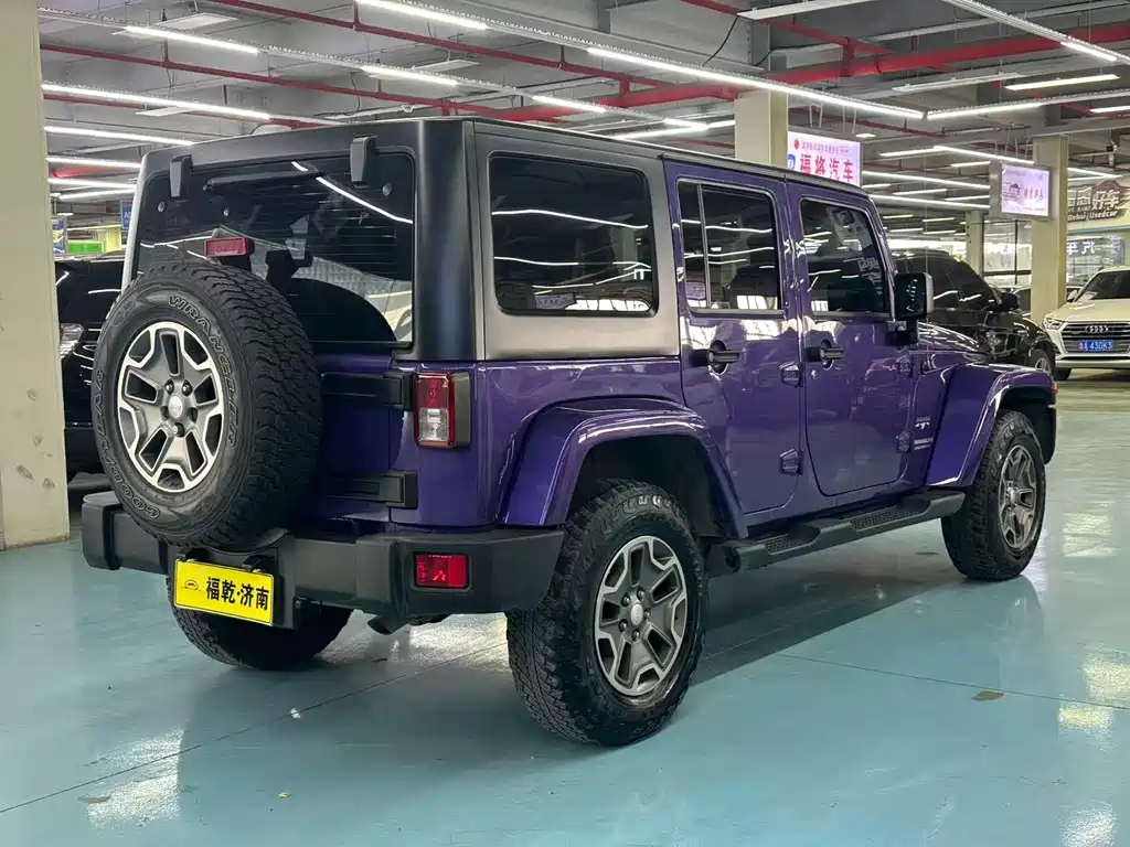 Jeep Wrangler — фото 7