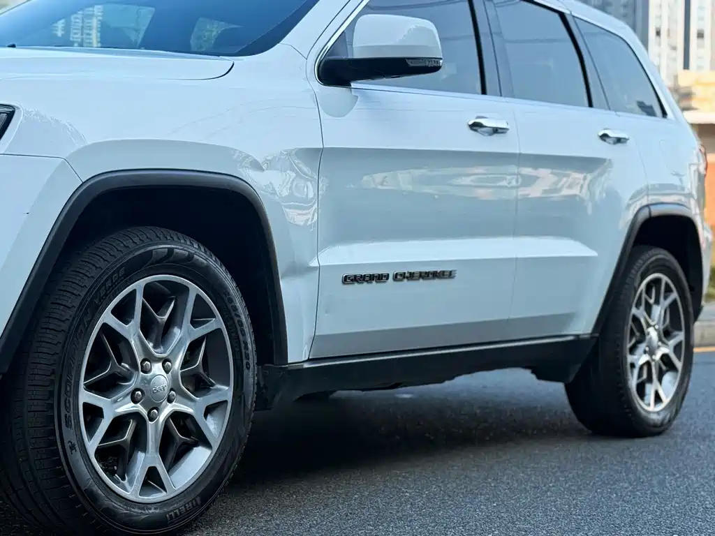 Jeep Grand Cherokee (Import) — фото 11