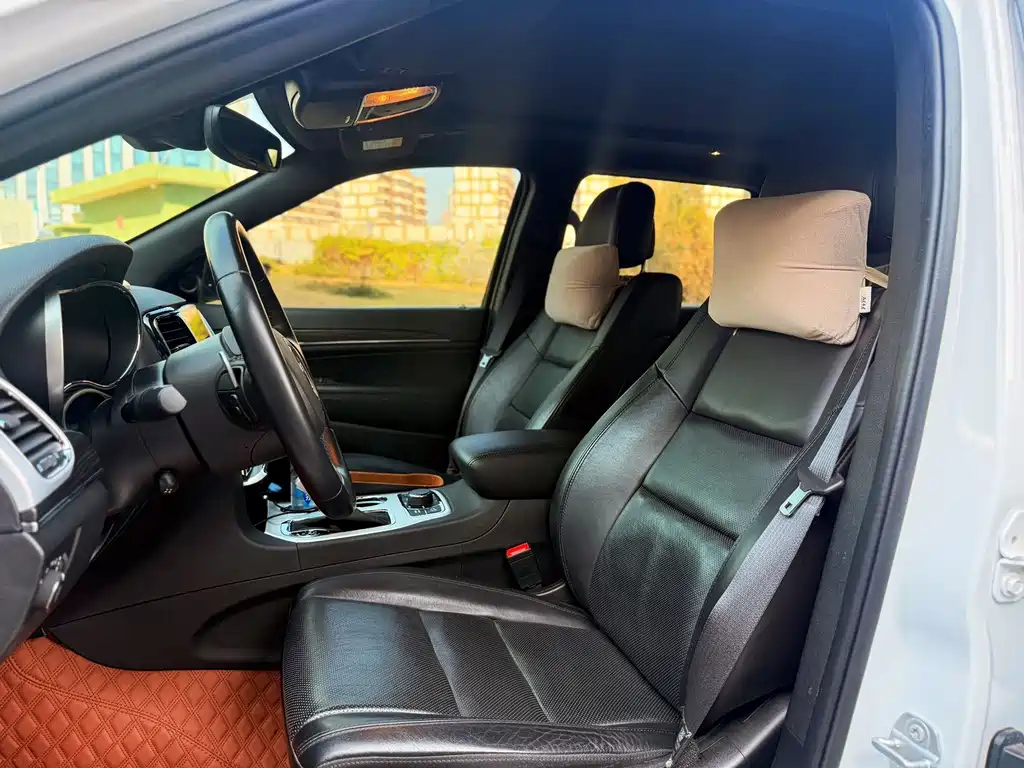 Jeep Grand Cherokee (Import) — фото 13