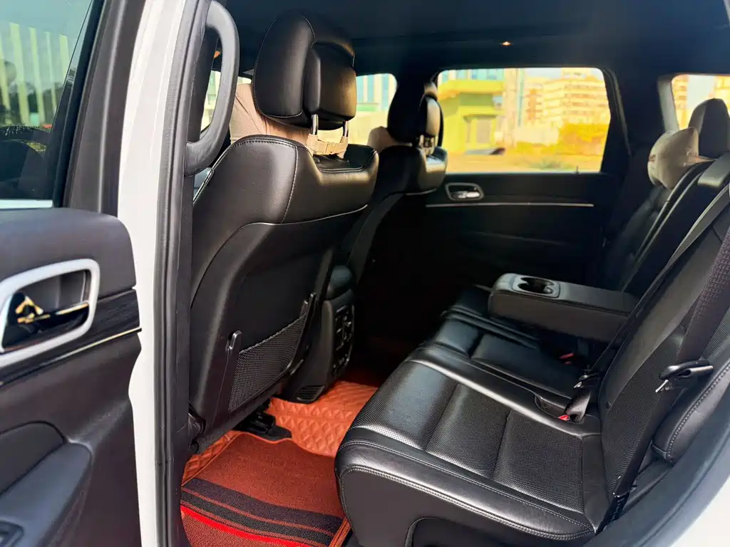 Jeep Grand Cherokee (Import) — фото 14