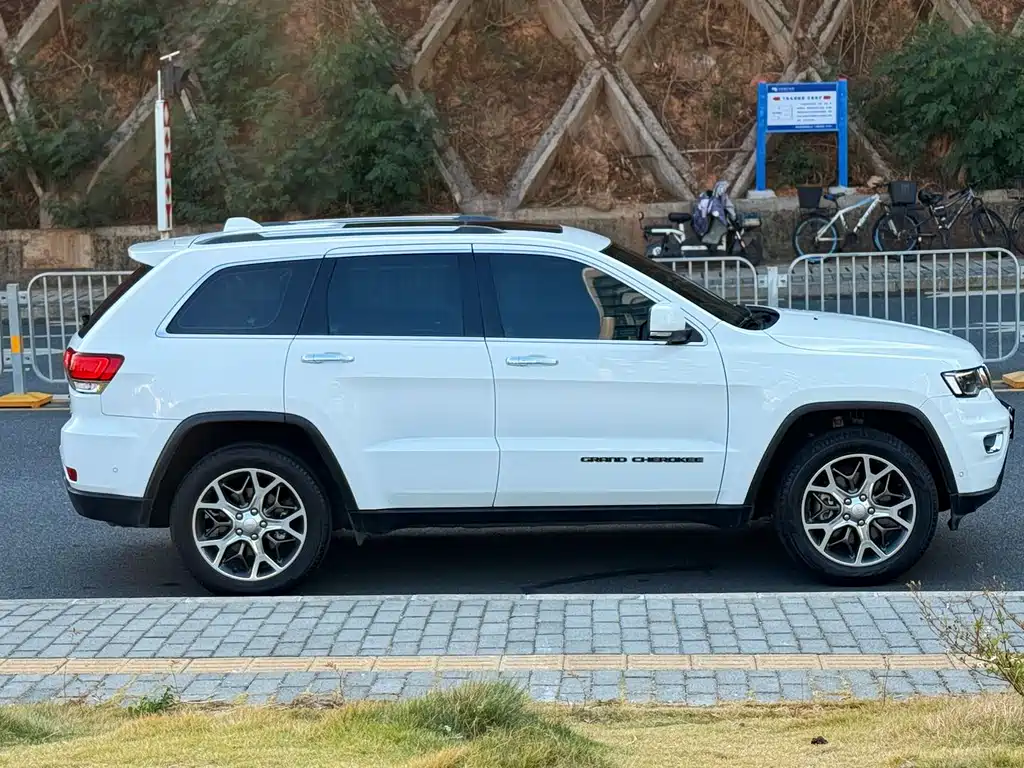 Jeep Grand Cherokee (Import) — фото 4