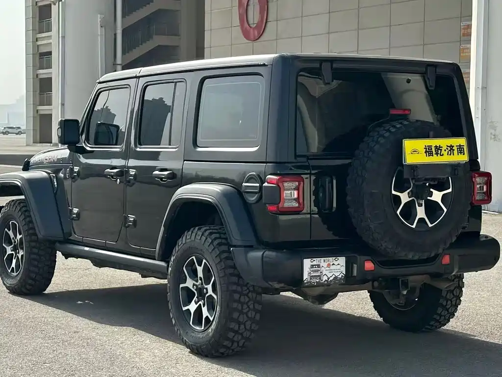 Jeep Wrangler — фото 8