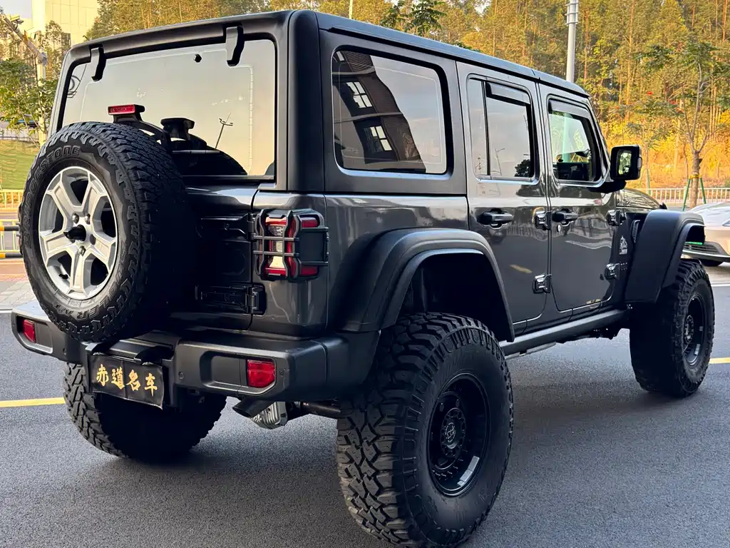 Jeep Wrangler — фото 7