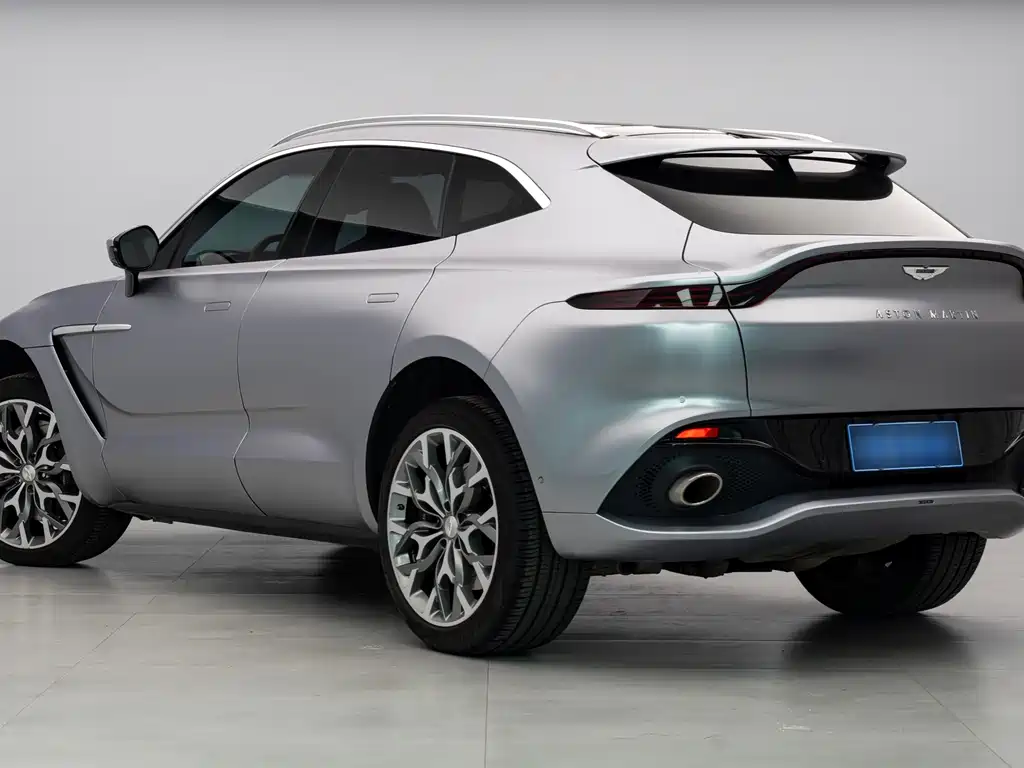 Aston Martin DBX — фото 17