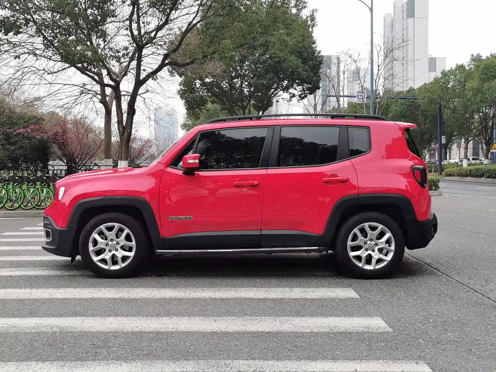 Jeep Renegade — фото 4