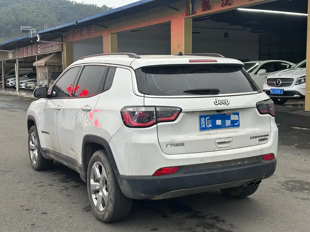 Jeep Compass — фото 6