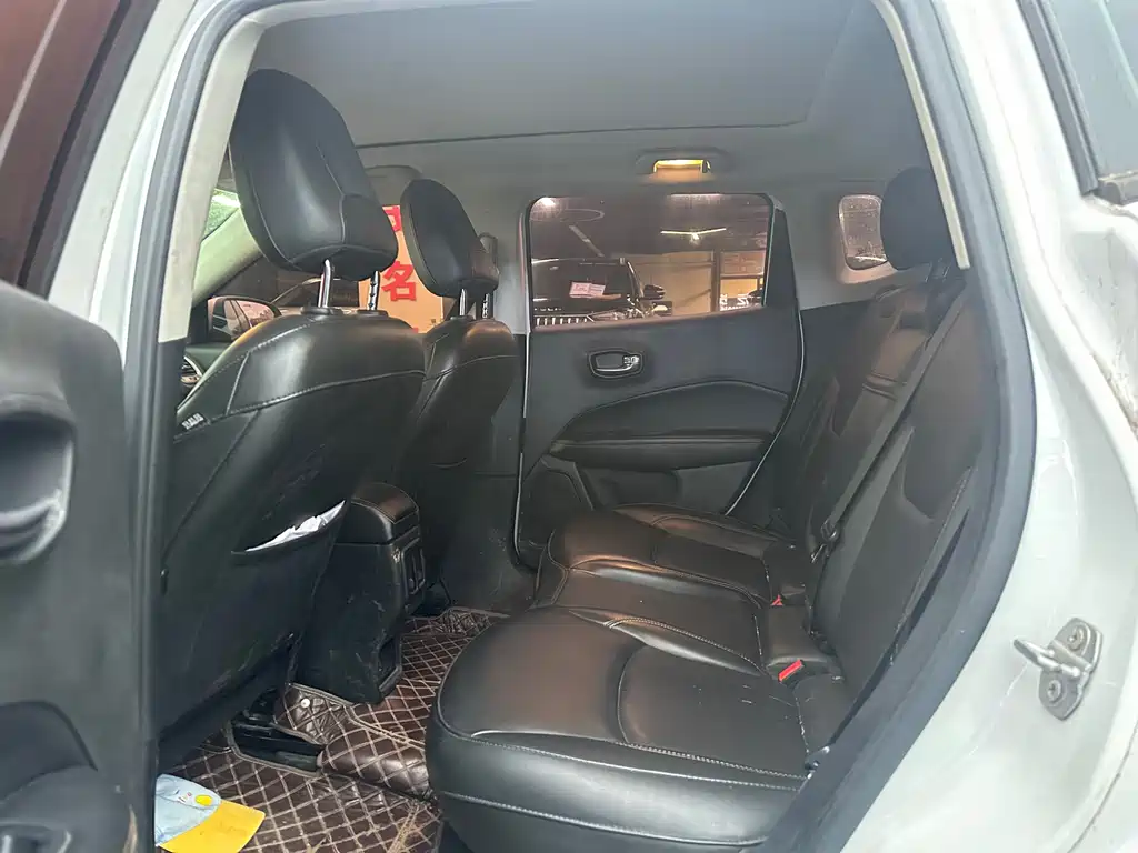 Jeep Compass — фото 10