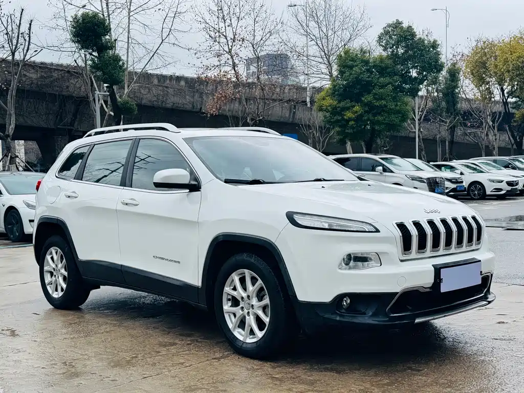Jeep Cherokee — фото 3