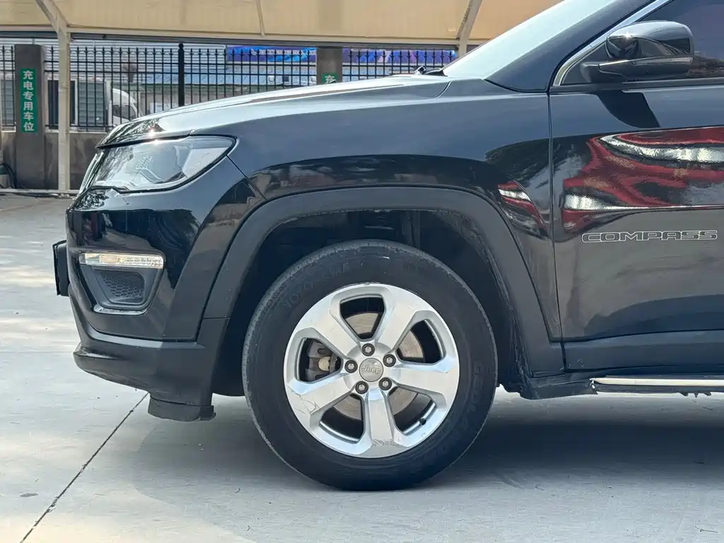 Jeep Compass — фото 3
