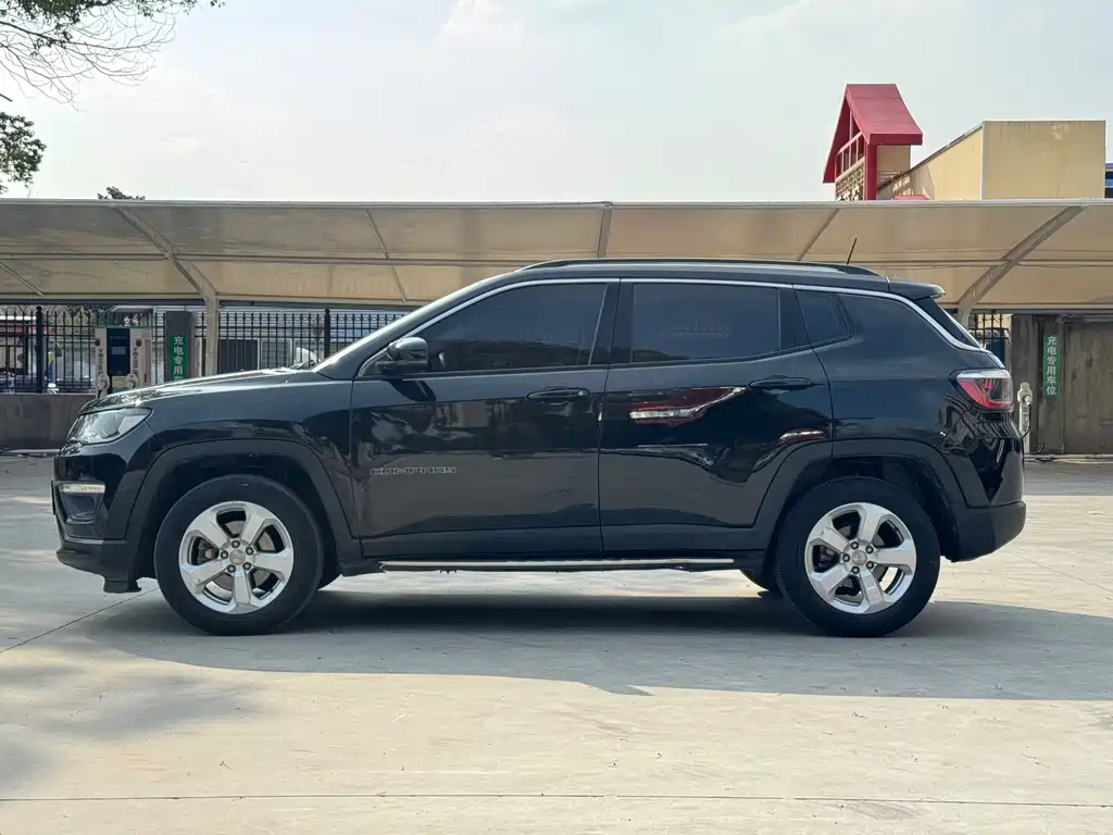 Jeep Compass — фото 4