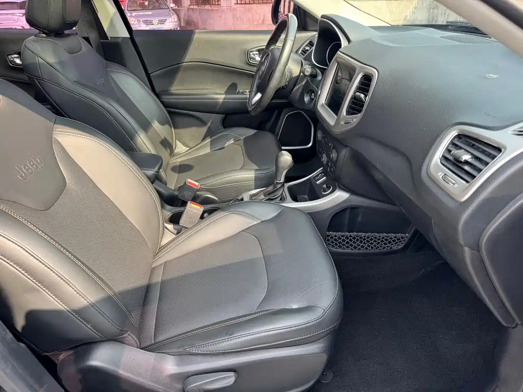 Jeep Compass — фото 6