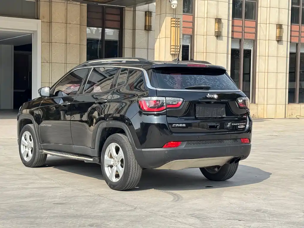 Jeep Compass — фото 9