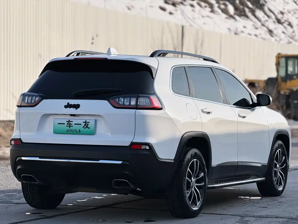 Jeep Cherokee — фото 9