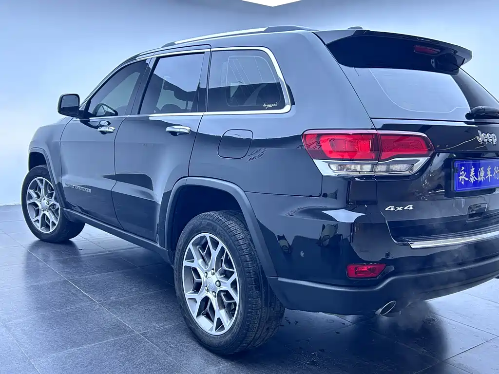 Jeep Grand Cherokee (Import) — фото 4
