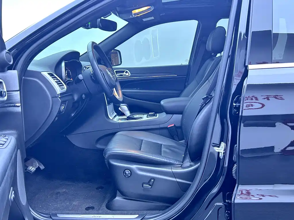 Jeep Grand Cherokee (Import) — фото 10