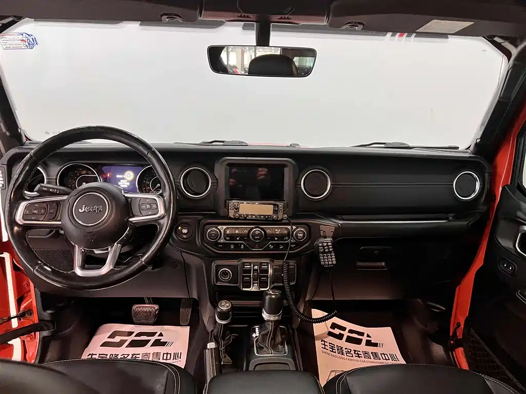 Jeep Wrangler — фото 7