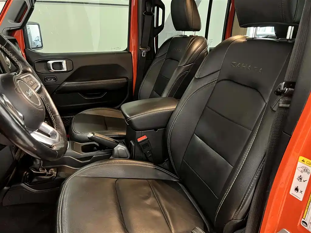 Jeep Wrangler — фото 8