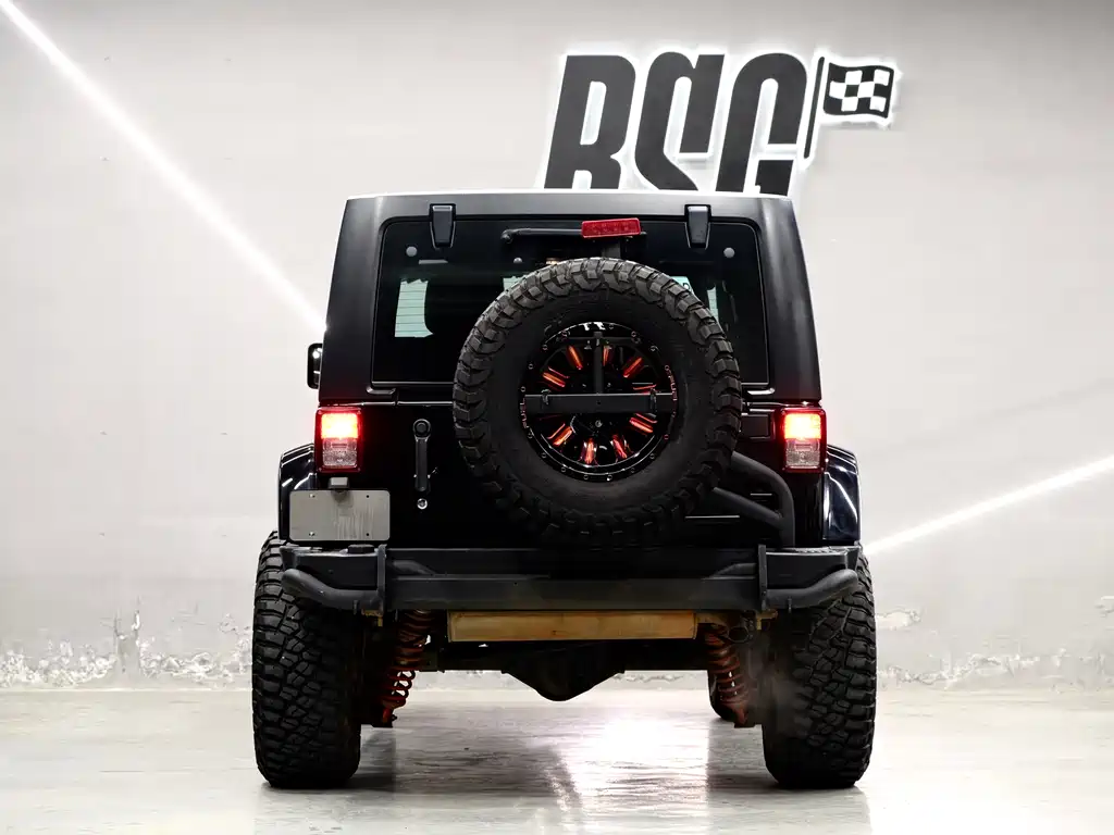 Jeep Wrangler — фото 5
