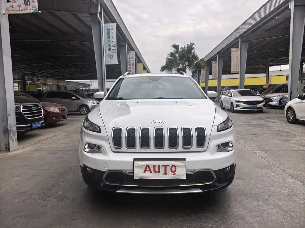 Jeep Cherokee — фото 2