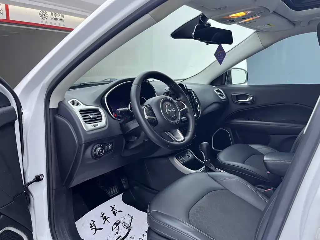Jeep Compass — фото 4