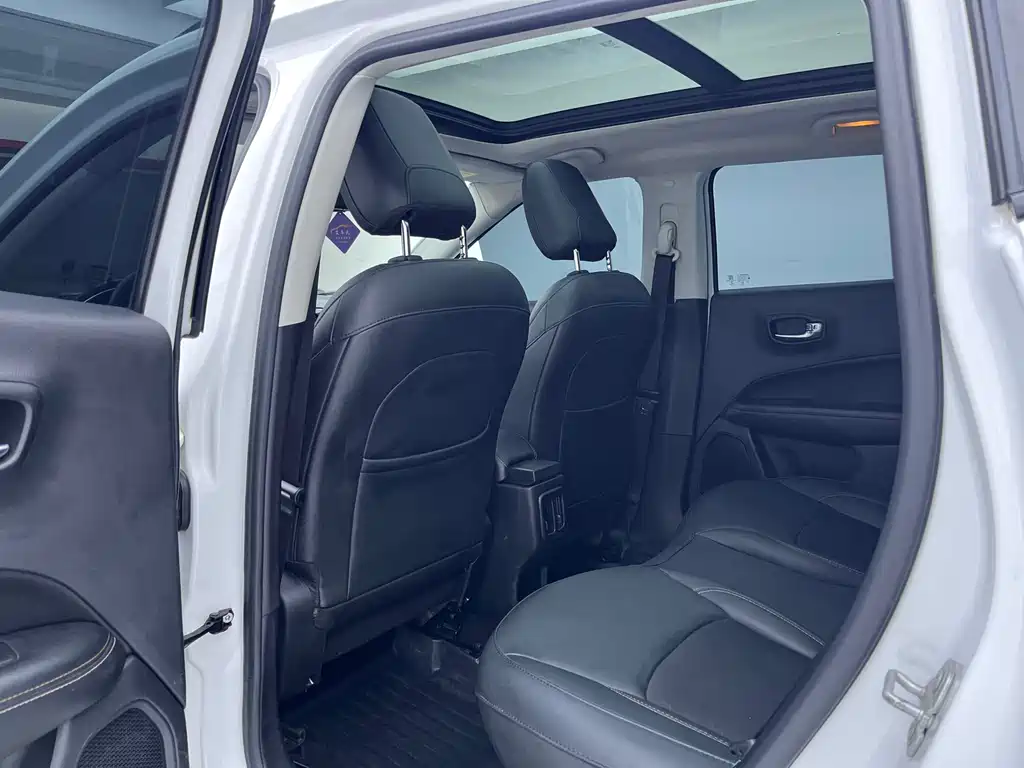 Jeep Compass — фото 5