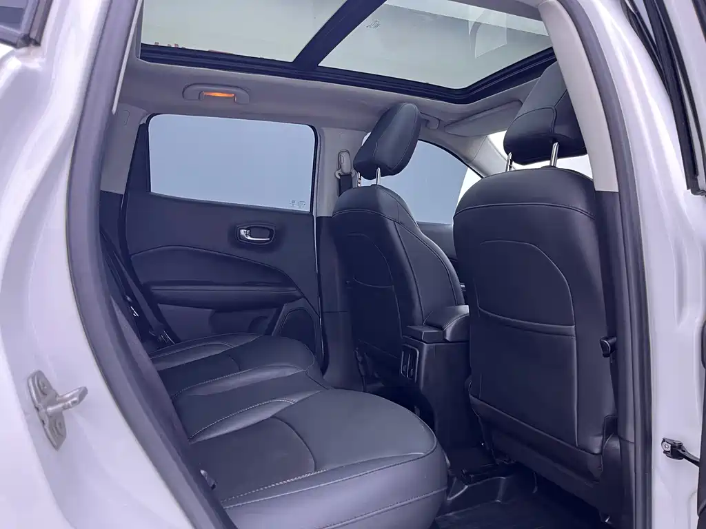 Jeep Compass — фото 6