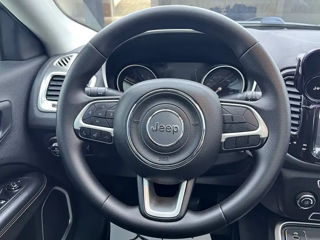 Jeep Compass — фото 10