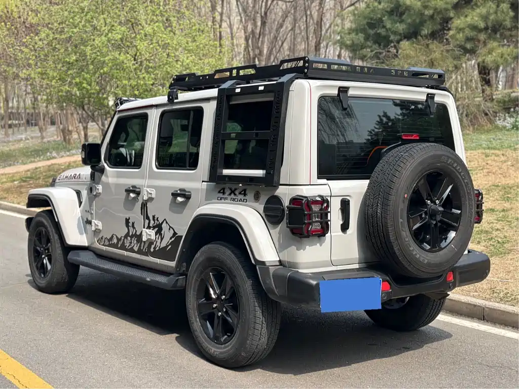 Jeep Wrangler — фото 7