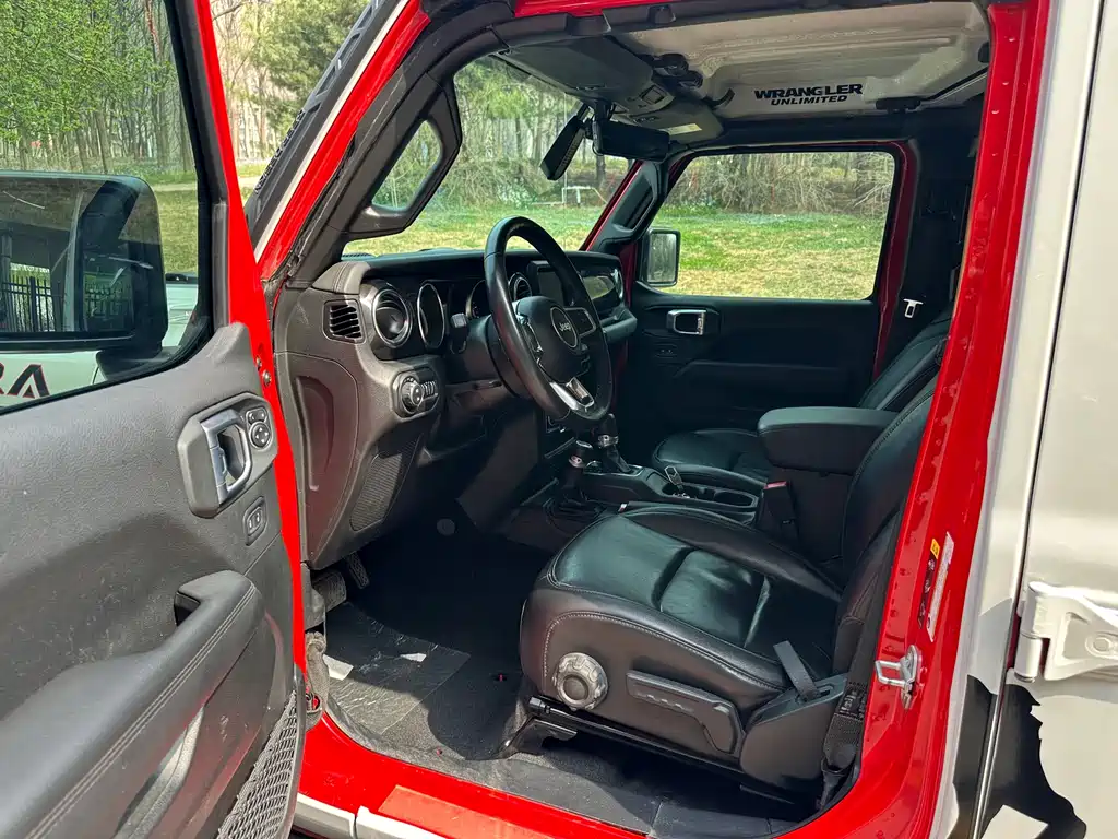 Jeep Wrangler — фото 9