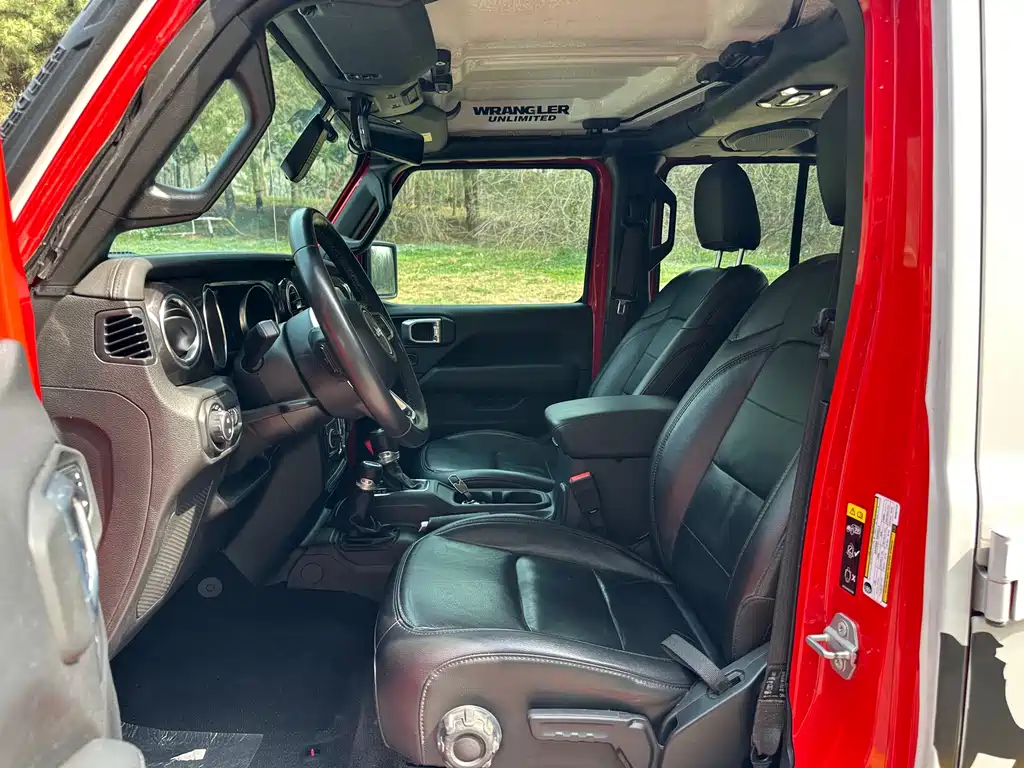 Jeep Wrangler — фото 10