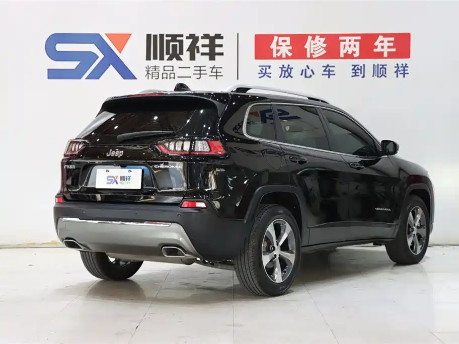 Jeep Cherokee — фото 4