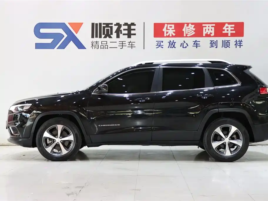 Jeep Cherokee — фото 6