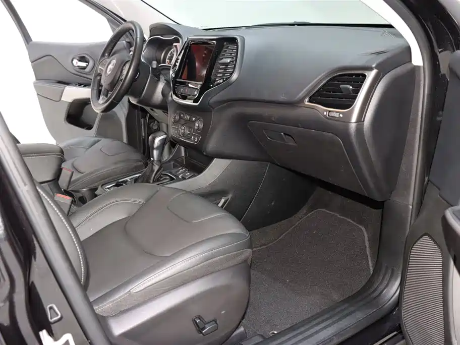 Jeep Cherokee — фото 8