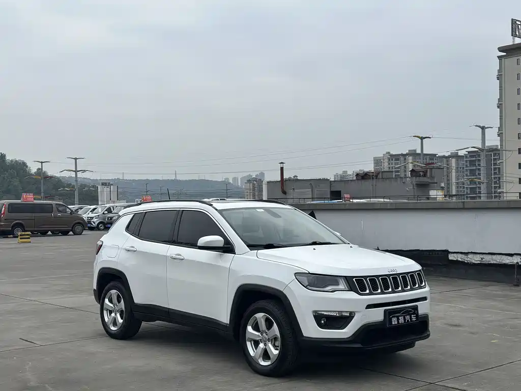 Jeep Compass — фото 4