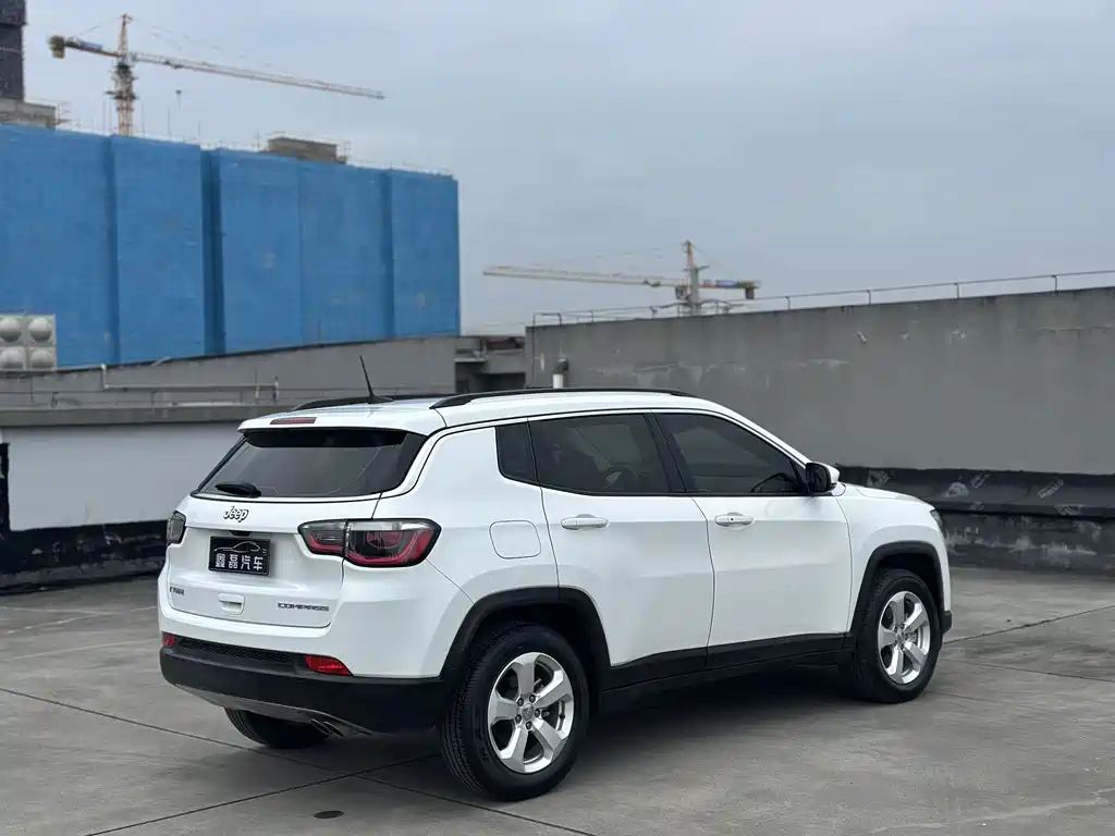 Jeep Compass — фото 7