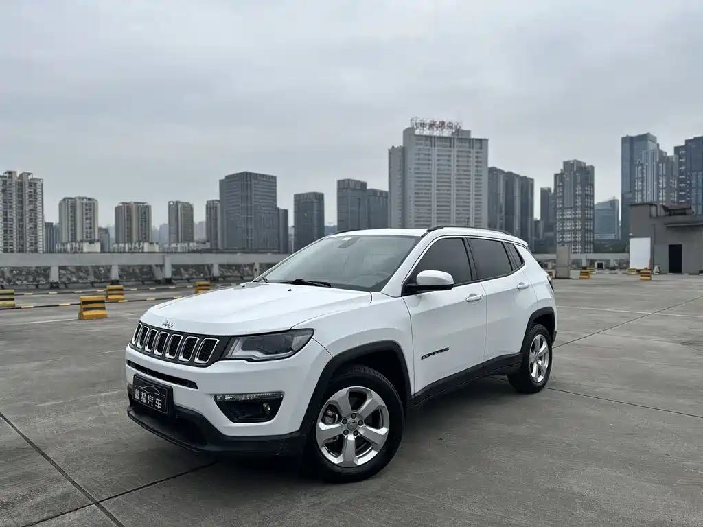 Jeep Compass — фото 8