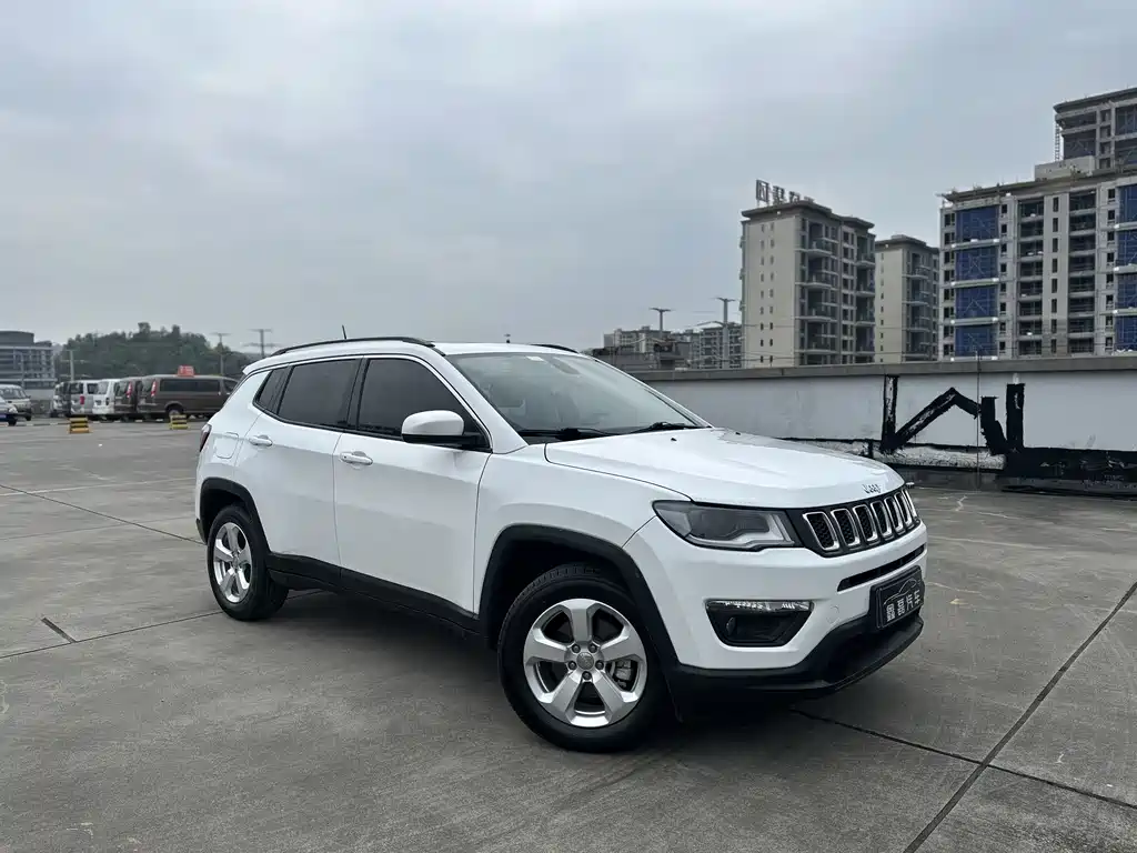 Jeep Compass — фото 9