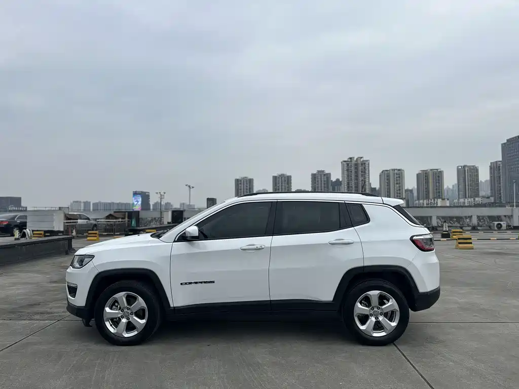 Jeep Compass — фото 10