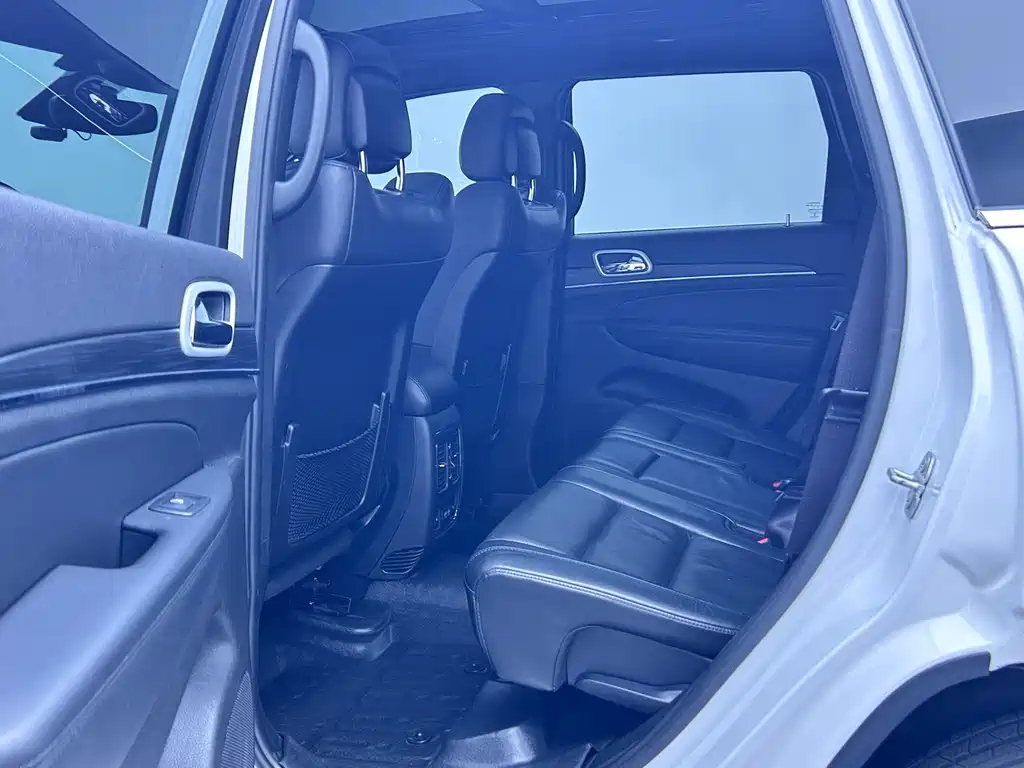 Jeep Grand Cherokee (Import) — фото 17