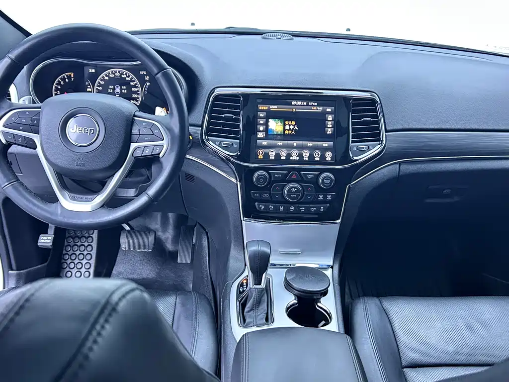 Jeep Grand Cherokee (Import) — фото 18