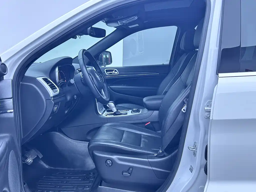 Jeep Grand Cherokee (Import) — фото 8