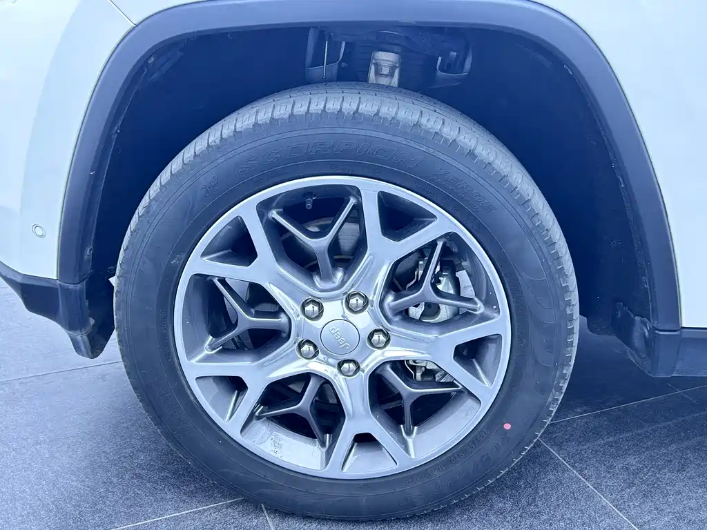 Jeep Grand Cherokee (Import) — фото 9