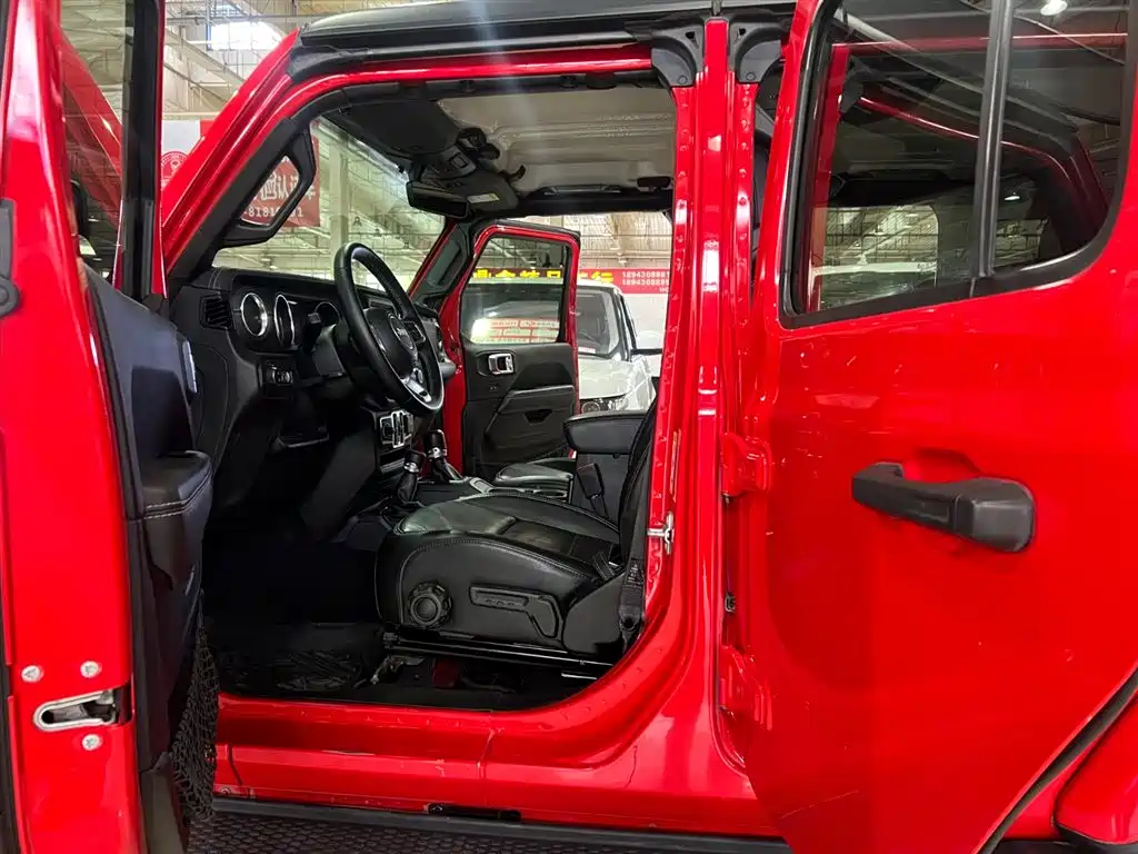 Jeep Wrangler — фото 11