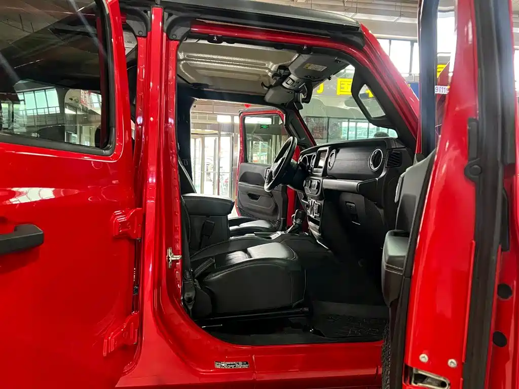 Jeep Wrangler — фото 14