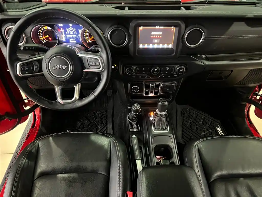 Jeep Wrangler — фото 7