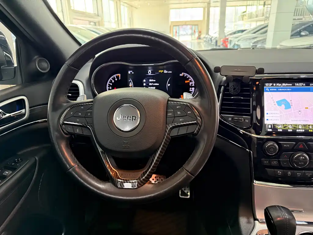 Jeep Grand Cherokee (Import) — фото 13