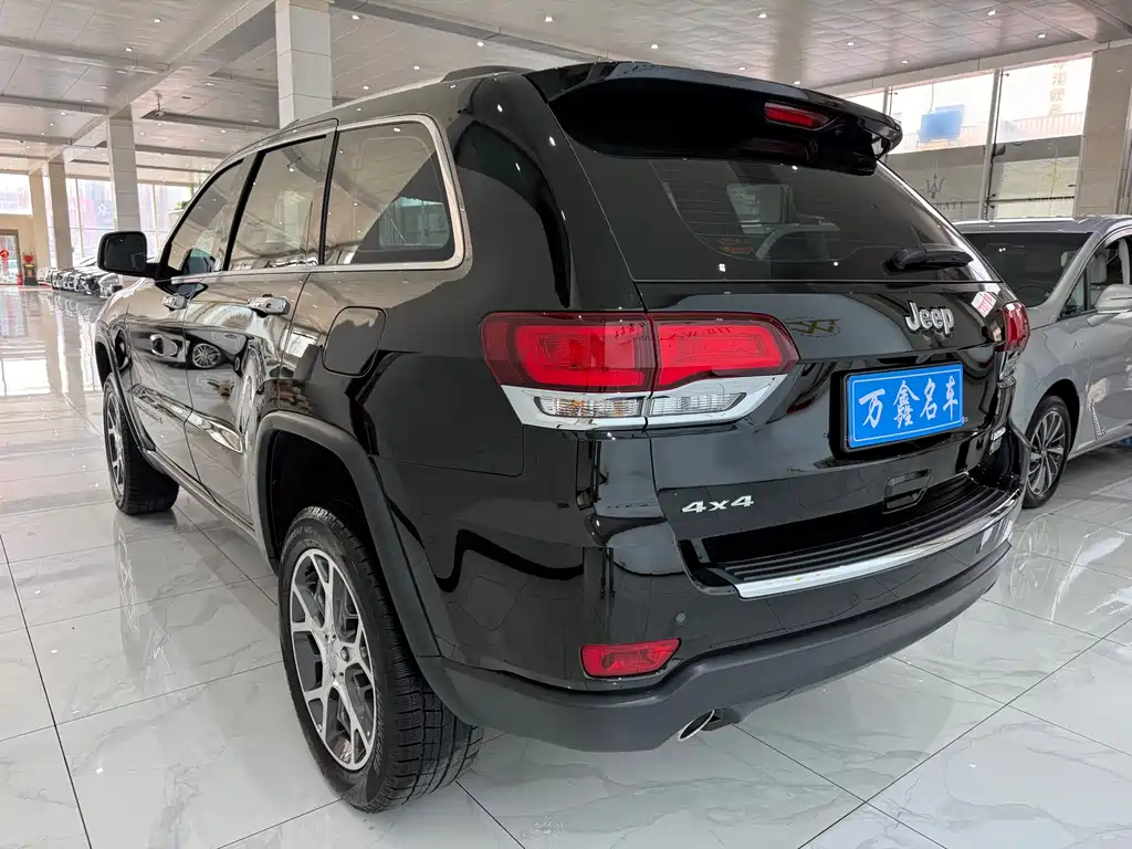 Jeep Grand Cherokee (Import) — фото 18