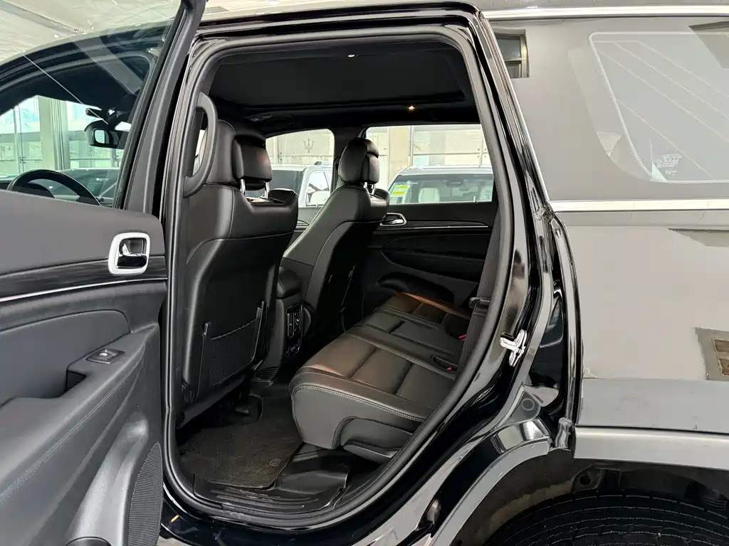 Jeep Grand Cherokee (Import) — фото 6