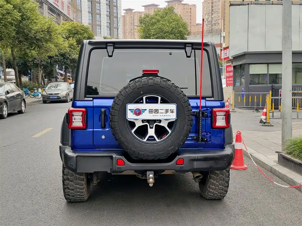Jeep Wrangler — фото 5